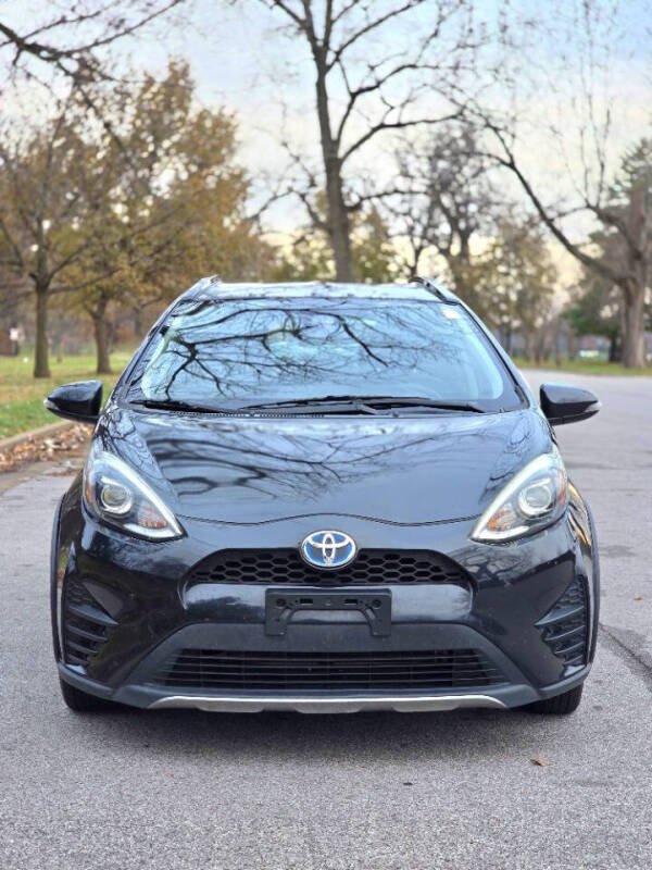 2018 Toyota Prius c Three photo 2