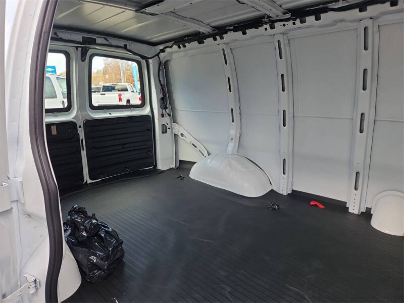 2025 Chevrolet Express 2500