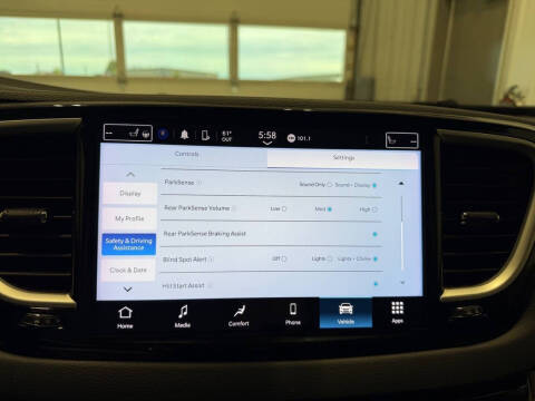 2023 Chrysler Pacifica Touring L