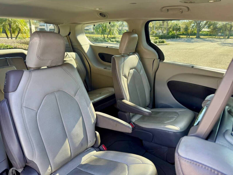 2017 Chrysler Pacifica Touring-L Plus