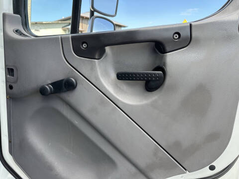 2007 Freightliner M2 106