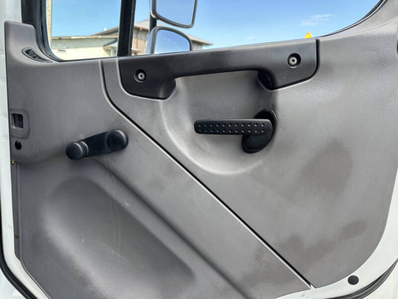 2007 Freightliner M2 106