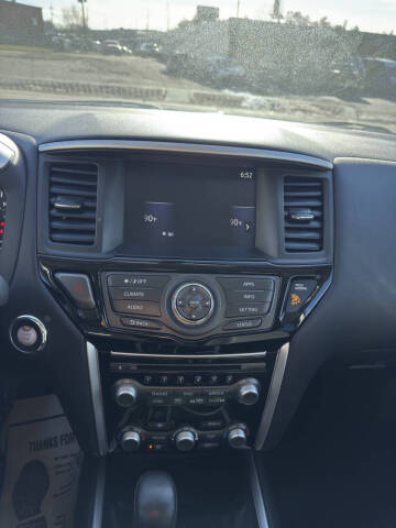 2020 Nissan Pathfinder SV