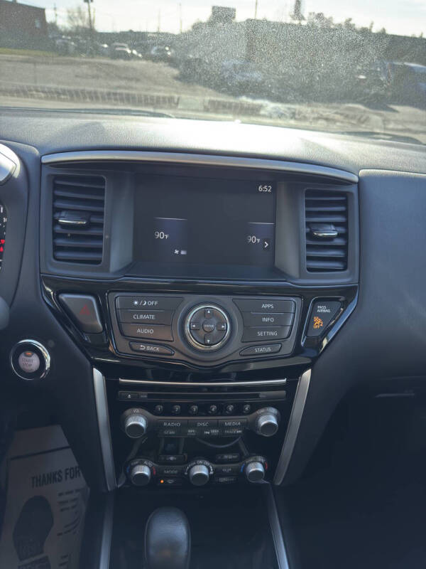 2020 Nissan Pathfinder SV