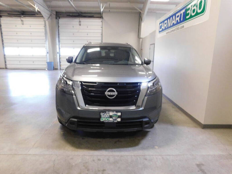 2024 Nissan Pathfinder SV