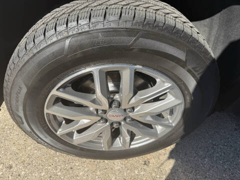 2017 GMC Acadia SLE-2