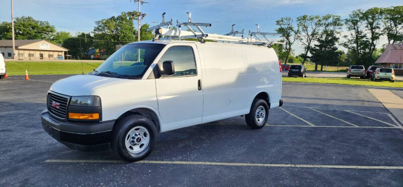 2022 GMC Savana Cargo Work Van photo 2