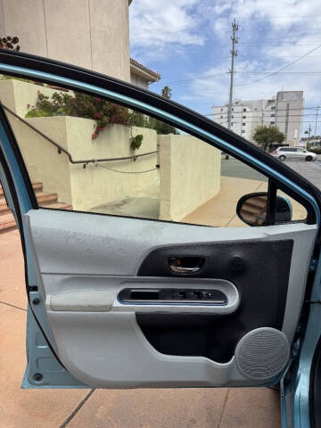 2013 Toyota Prius c One