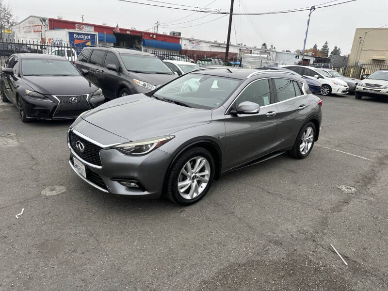 2017 Infiniti QX30 Premium