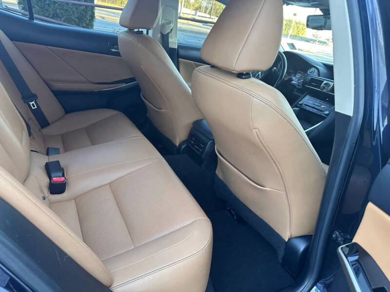2017 Lexus IS 200t