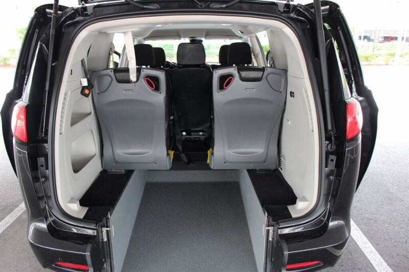 2023 Chrysler Voyager LX