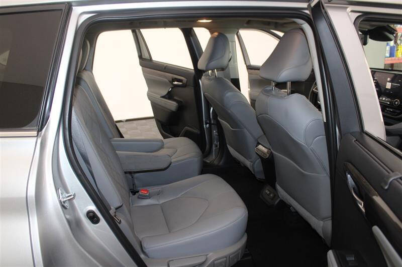 2023 Toyota Highlander Platinum