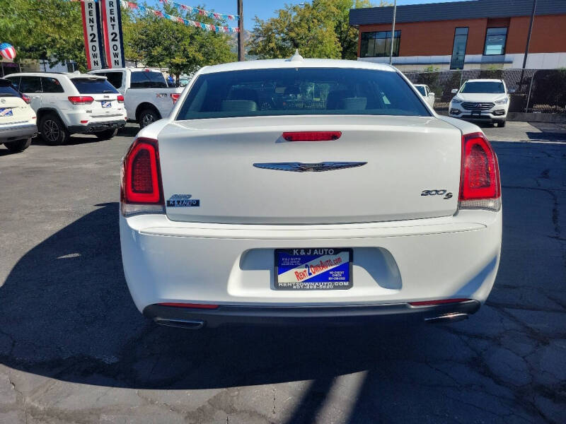 2017 Chrysler 300 S