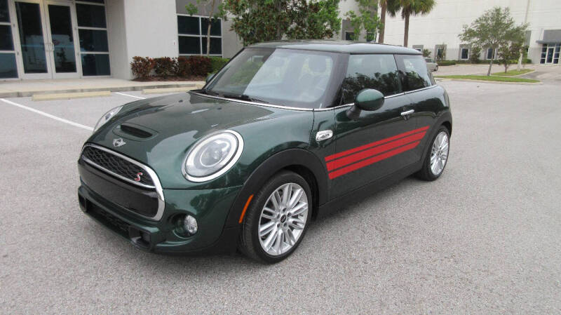 MINI Cooper's photo