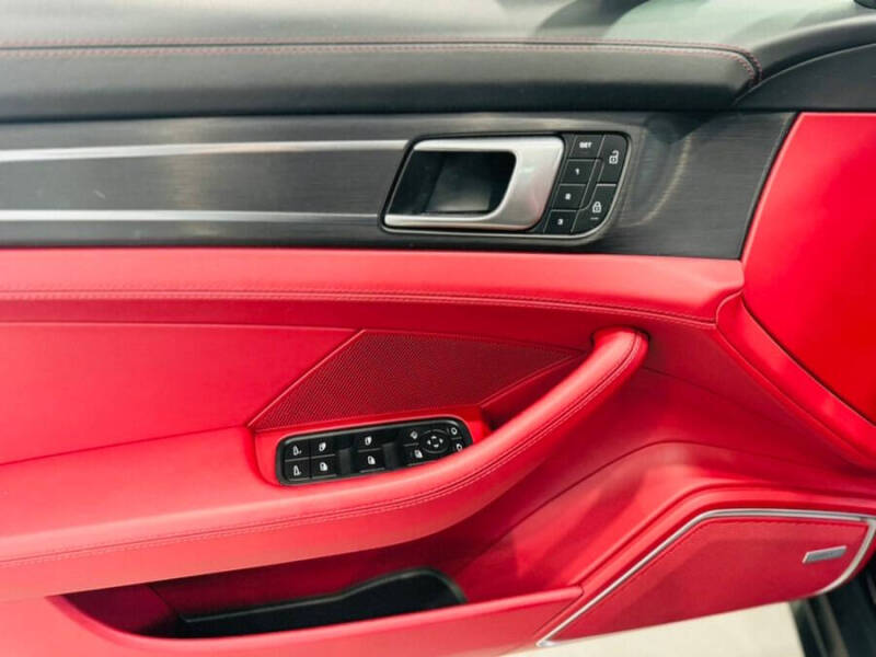 2022 Porsche Panamera 4 Platinum Edition