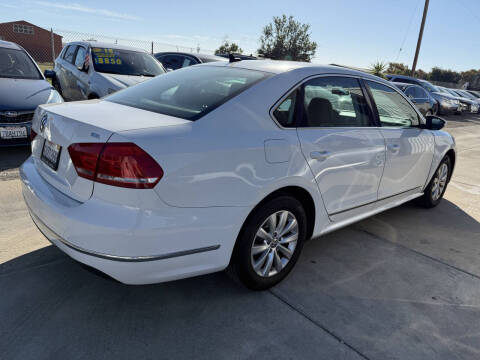 2012 Volkswagen Passat SEL Premium PZEV