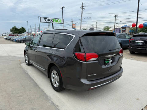 2017 Chrysler Pacifica Touring-L Plus