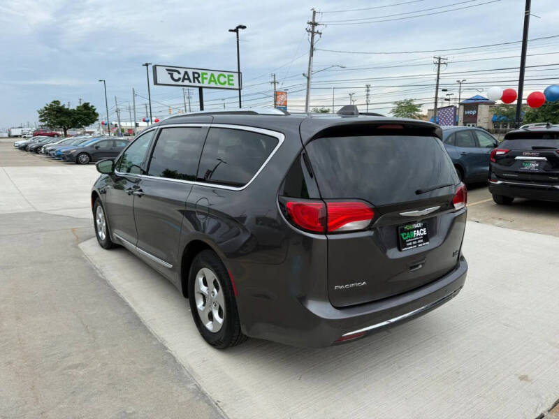2017 Chrysler Pacifica Touring-L Plus