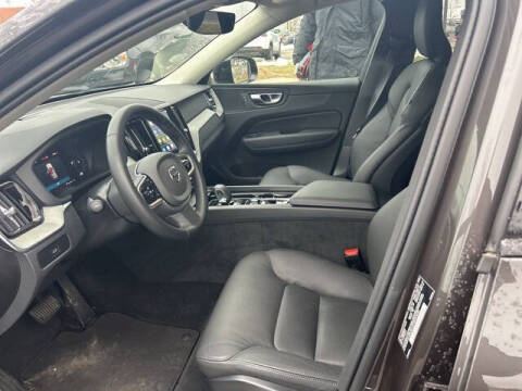 2025 Volvo XC60 B5 Plus Dark Theme