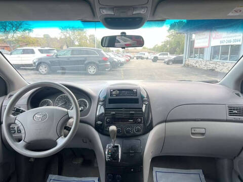 2004 Toyota Sienna LE 7 Passenger