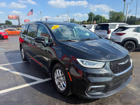 2023 Chrysler Pacifica Touring L