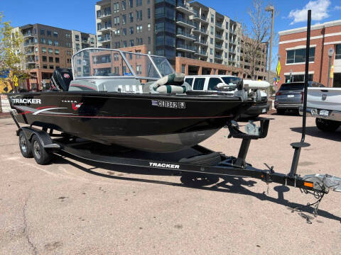 2016 Tracker BOAT