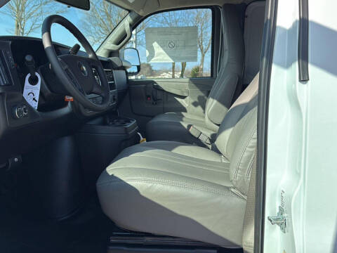 2025 Chevrolet Express 2500