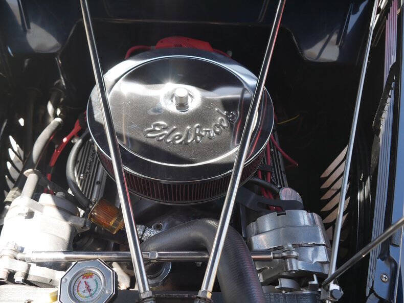 1937 Ford Deluxe