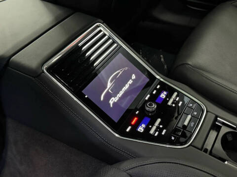 2023 Porsche Panamera 4 E-Hybrid Platinum Edition