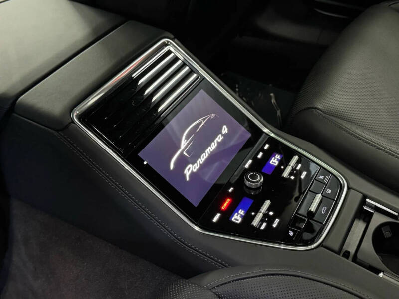 2023 Porsche Panamera 4 E-Hybrid Platinum Edition