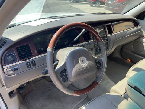 2003 Lincoln Town Car Signature