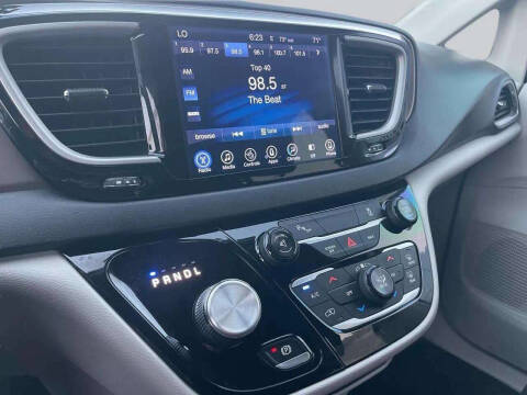 2017 Chrysler Pacifica Touring-L