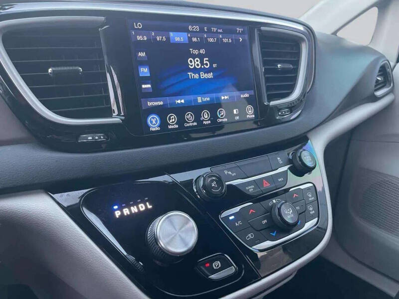 2017 Chrysler Pacifica Touring-L