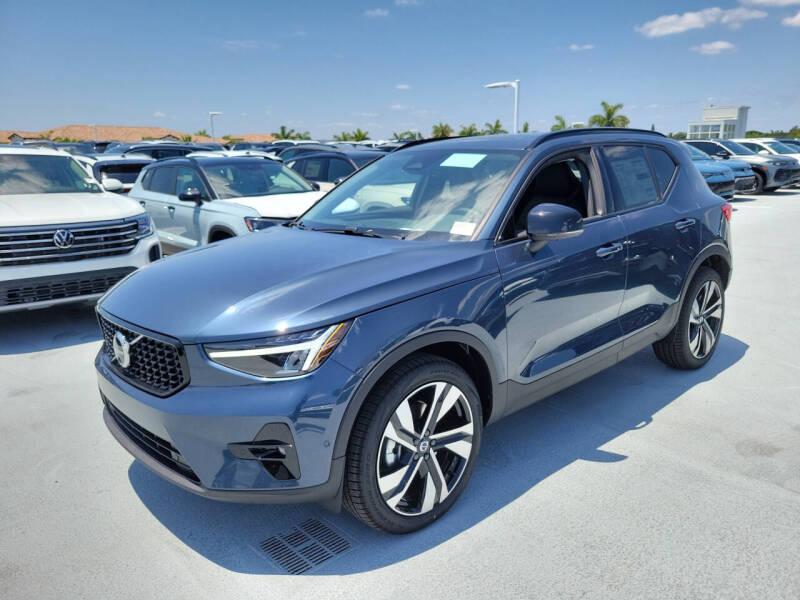 2026 Volvo XC40 B5 Plus