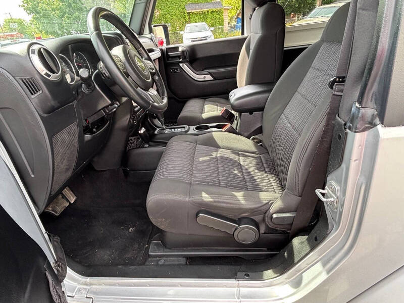 2012 Jeep Wrangler Sahara