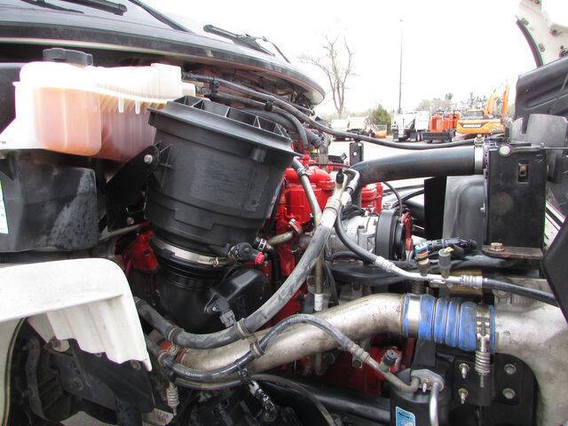 2017 Freightliner M2 106