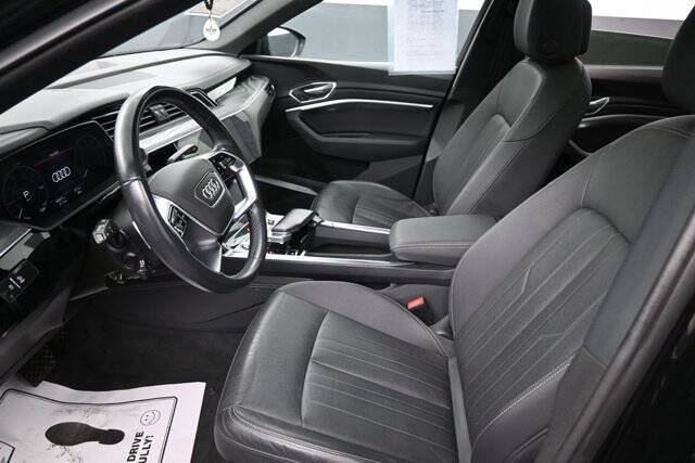 2022 Audi e-tron quattro Premium Plus