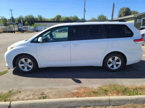 2013 Toyota Sienna LE 8-Passenger