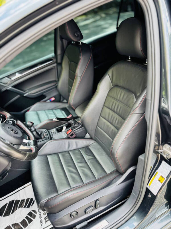 2017 Volkswagen Golf GTI Sport