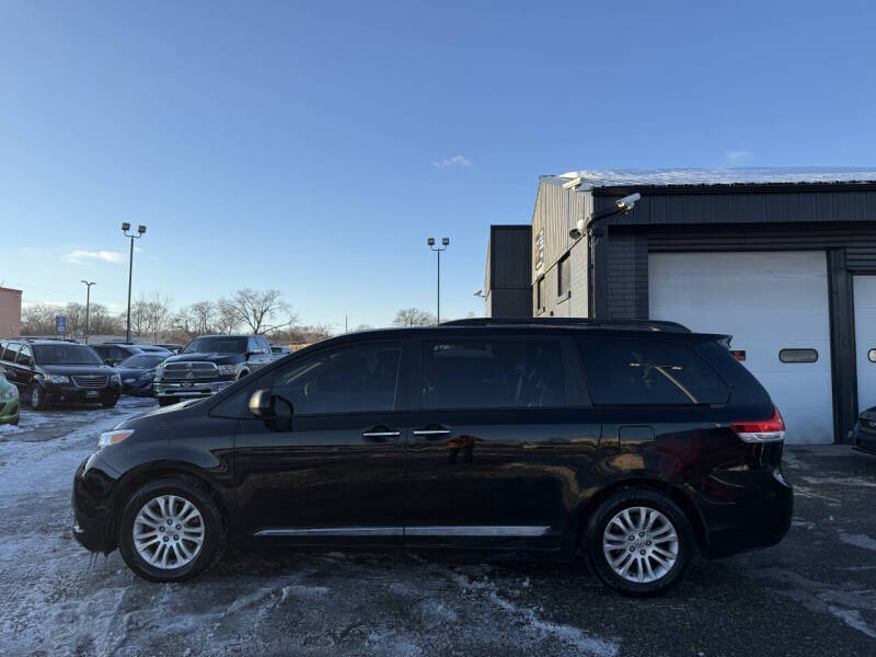 2013 Toyota Sienna XLE 8-Passenger
