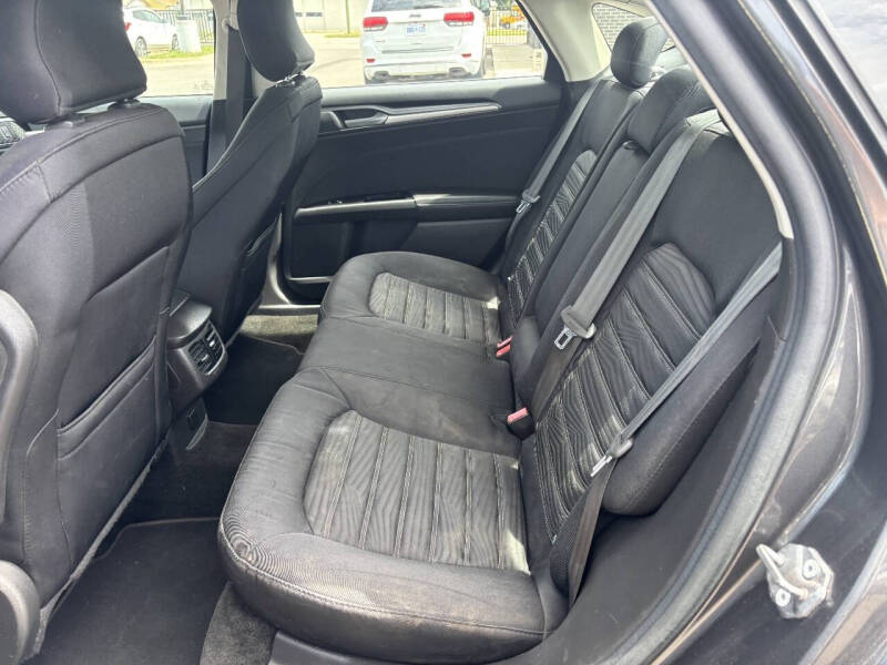 2016 Ford Fusion SE