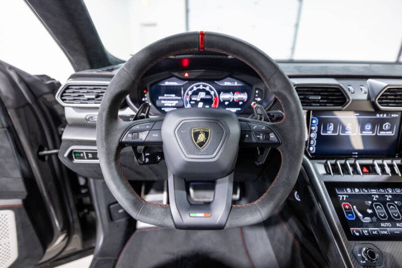 2023 Lamborghini Urus Performante