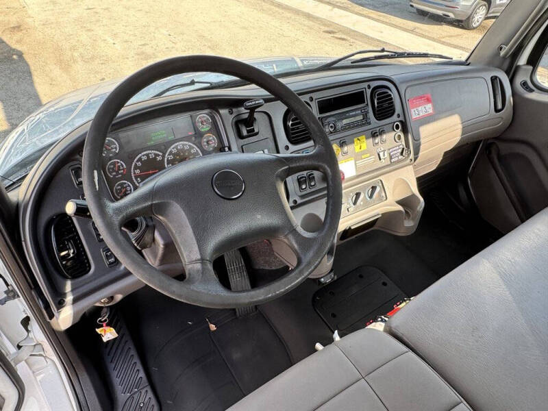 2017 Freightliner M2 106