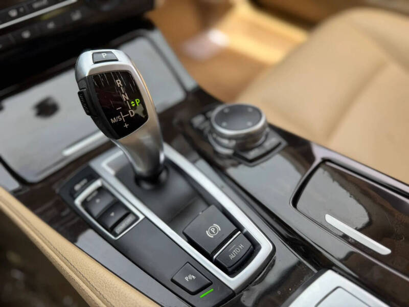 2015 BMW 5 Series 528i