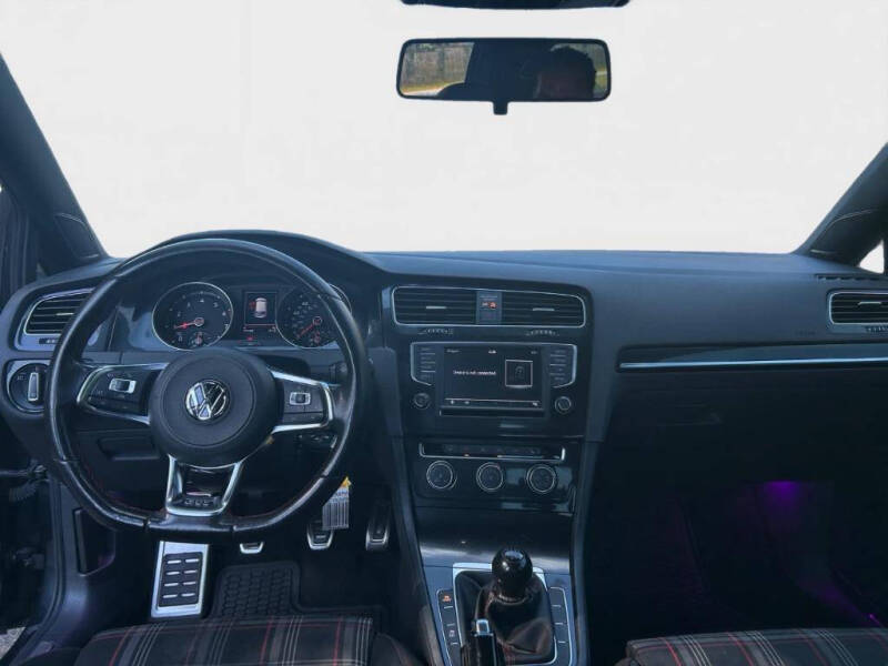 2017 Volkswagen Golf GTI S