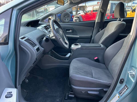 2014 Toyota Prius v Five