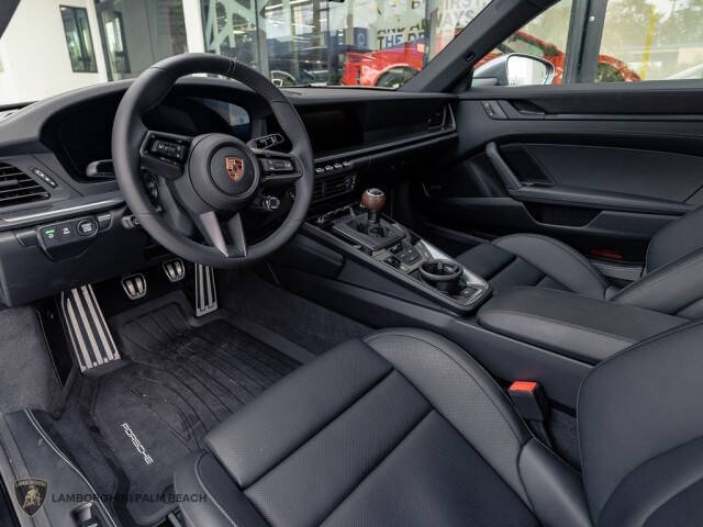 2025 Porsche 911 Carrera