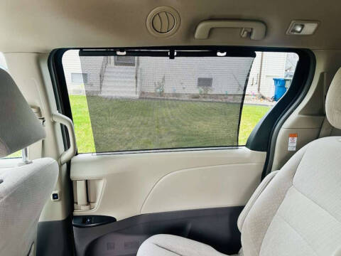 2019 Toyota Sienna LE Mobility 7-Passenger