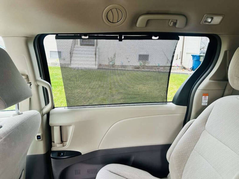 2019 Toyota Sienna LE Mobility 7-Passenger