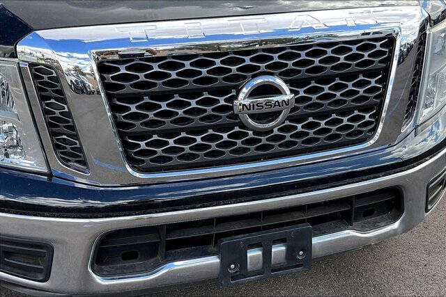 2017 Nissan Titan SV